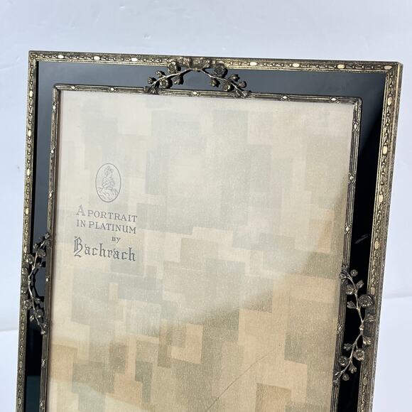 Vintage Bachrach 8in x 10in Brass Table Top Picture Frame - Picture 9 of 11